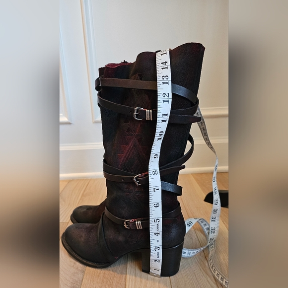 Freebird by Steven- Colin Leather Boot With Embroidery And Round Toe😍 - Picture 9 of 12